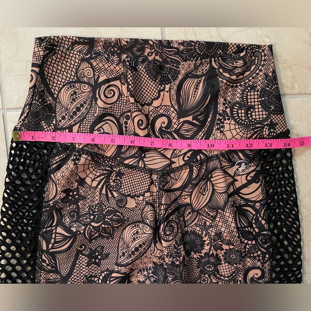 ABS2BE Floral/Paisley Leggings with Mesh Sides & Scrunch Booty - Picture 5 of 11